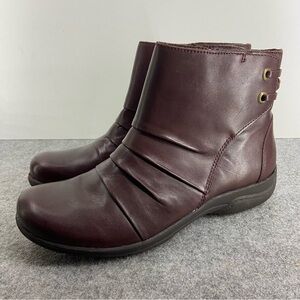 Clarks Artisan Christine Tilt Burgundy Leather Zip Ankle Booties Womens Size 8M